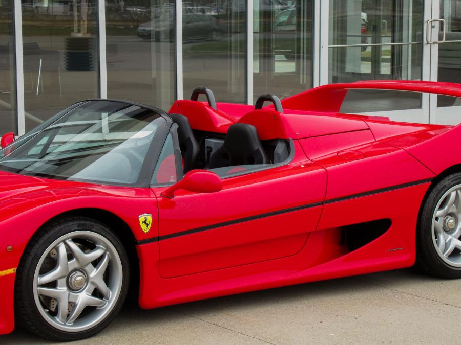 Детали экстерьера Ferrari F50 1995 года  (фото 10 из 60)